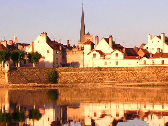 AUXONNE