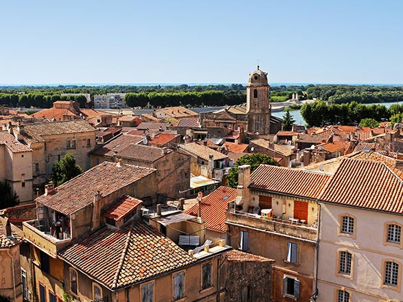 ARLES - CHATEAUNEUF DU PAPE ou ROQUEMAURE